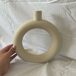 Beautiful circular / round ceramic vase with textured finish